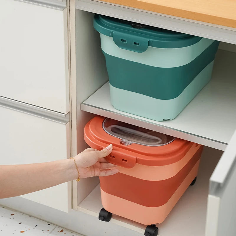 Collapsible Pet Food Container